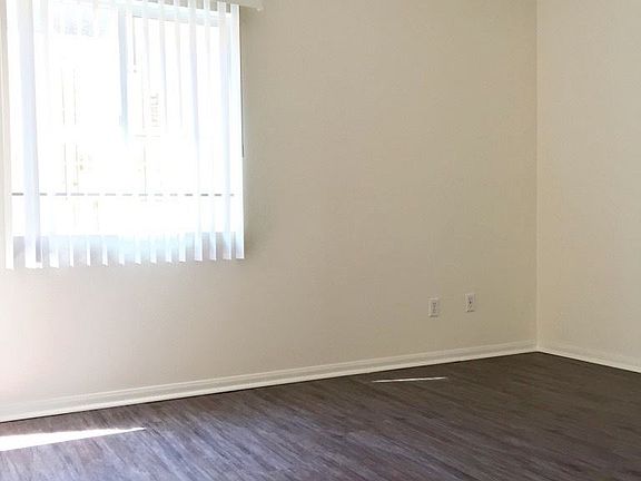 4th image of 251 Robinson St APT 106