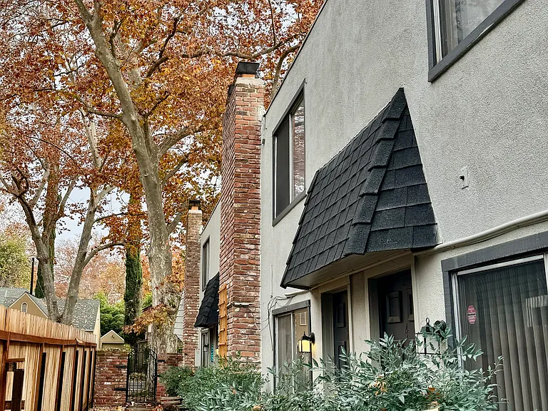 2710 E St #4 — Photo 2