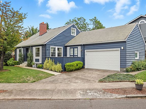 3rd image of 3194 NE Regents Dr