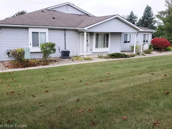 1110 Lake Shore Cir, Grand Blanc, MI 48439