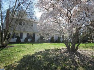 201 Cooper Dr, Wallingford, PA 19086
