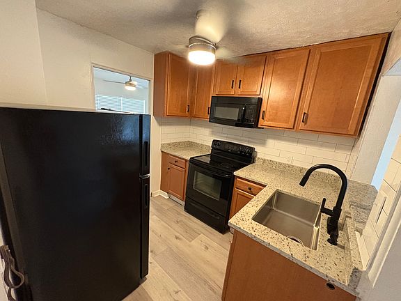 2nd image of 410 Hibiscus Dr E
