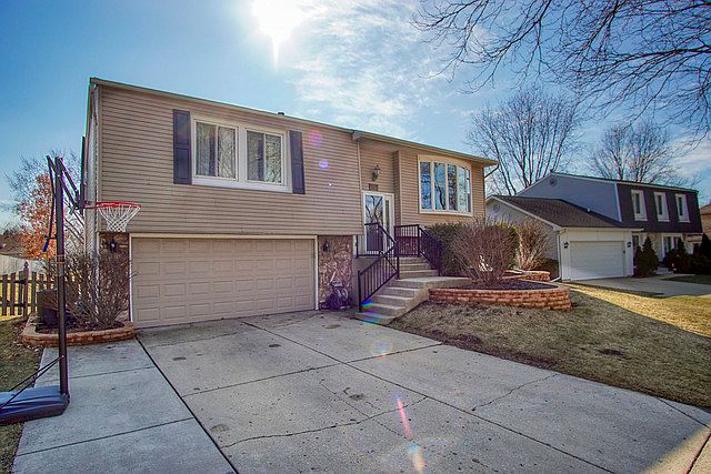 1st image of 915 Longford Dr