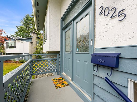 5th image of 2025 Hemlock Pl