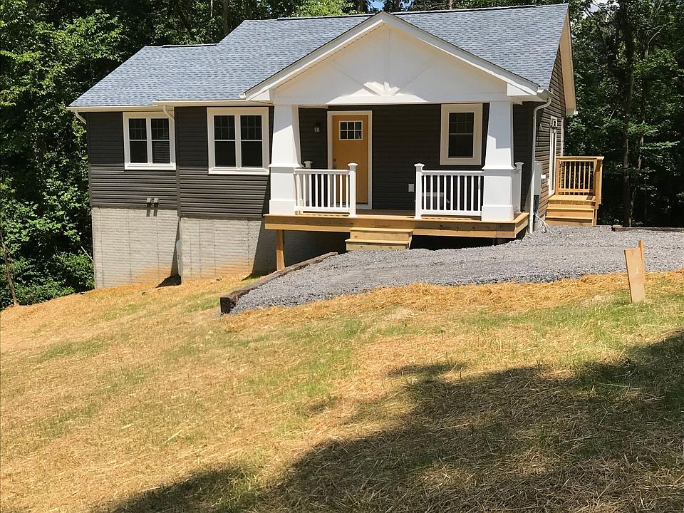 1st image of 40 Oakwood Dr