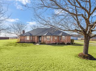 760 Willow Ln, Waxahachie, TX 75165