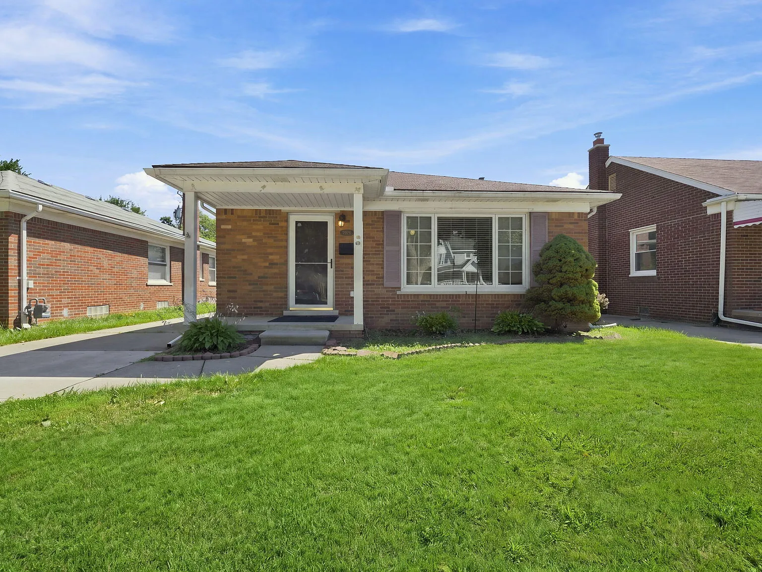 3 bed, 2.0 bath, 1066 sqft, $1,450 — Photo 2