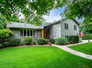 8 Springhouse Rd, Hampden, MA 01036