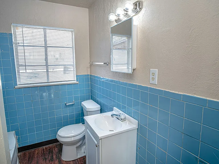 1003 Poinsettia St — Photo 6