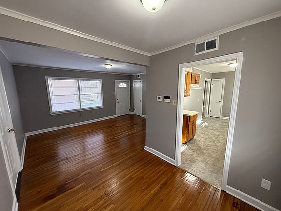 3rd image of 3848 Belleau St