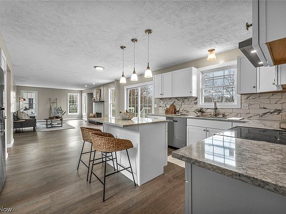 3rd image of 130 Falmouth Ct