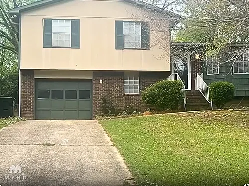 2624 Garry St Photo 1