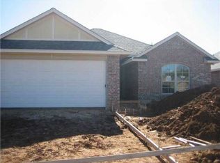 10720 SW 33rd Ter, Yukon, OK 73099
