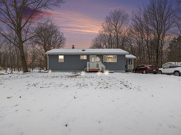 3rd image of 819 W Shore Dr