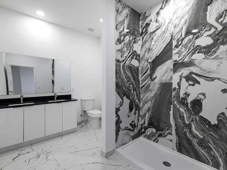 3010 NE 1st Pl — Photo 38