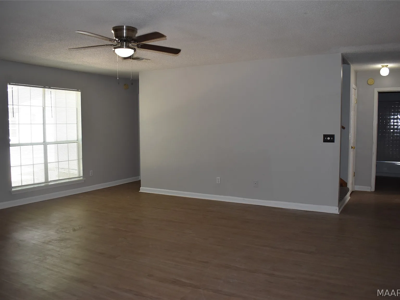 3 bed, 3.0 bath, 2298 sqft, $1,675 — Photo 3