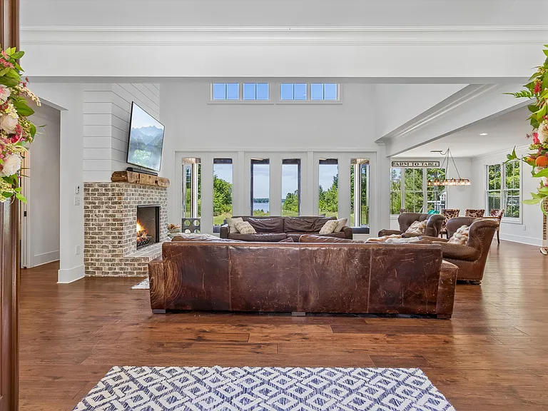 6450 Stewart Rd — Photo 4