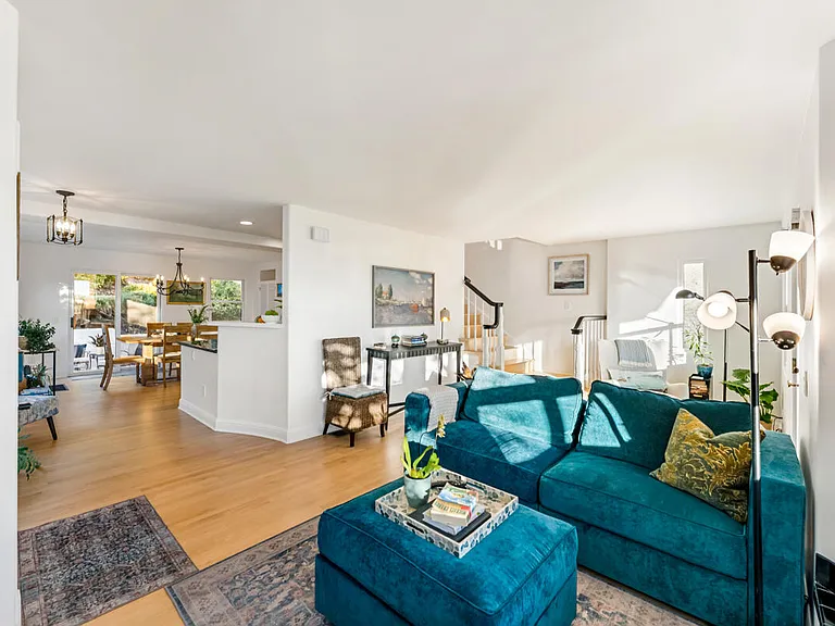 2570 Lillie Ave — Photo 11