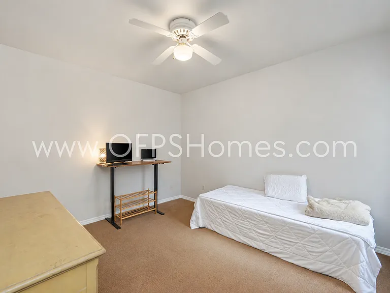 319 Sailfish Cir — Photo 27