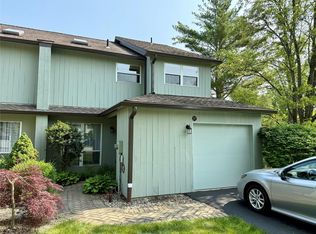11 Creek Cir, Rhinebeck, NY 12572