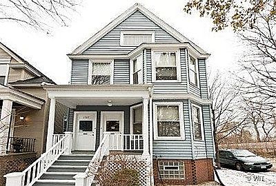2nd image of 1757 W Fletcher St
