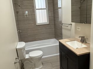 205 E 42nd St APT 3E, Chicago, IL