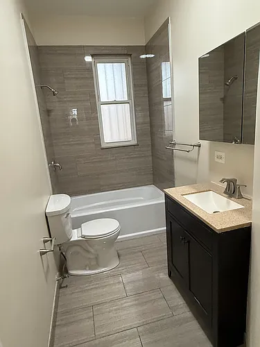205 E 42nd St #3E Photo 1