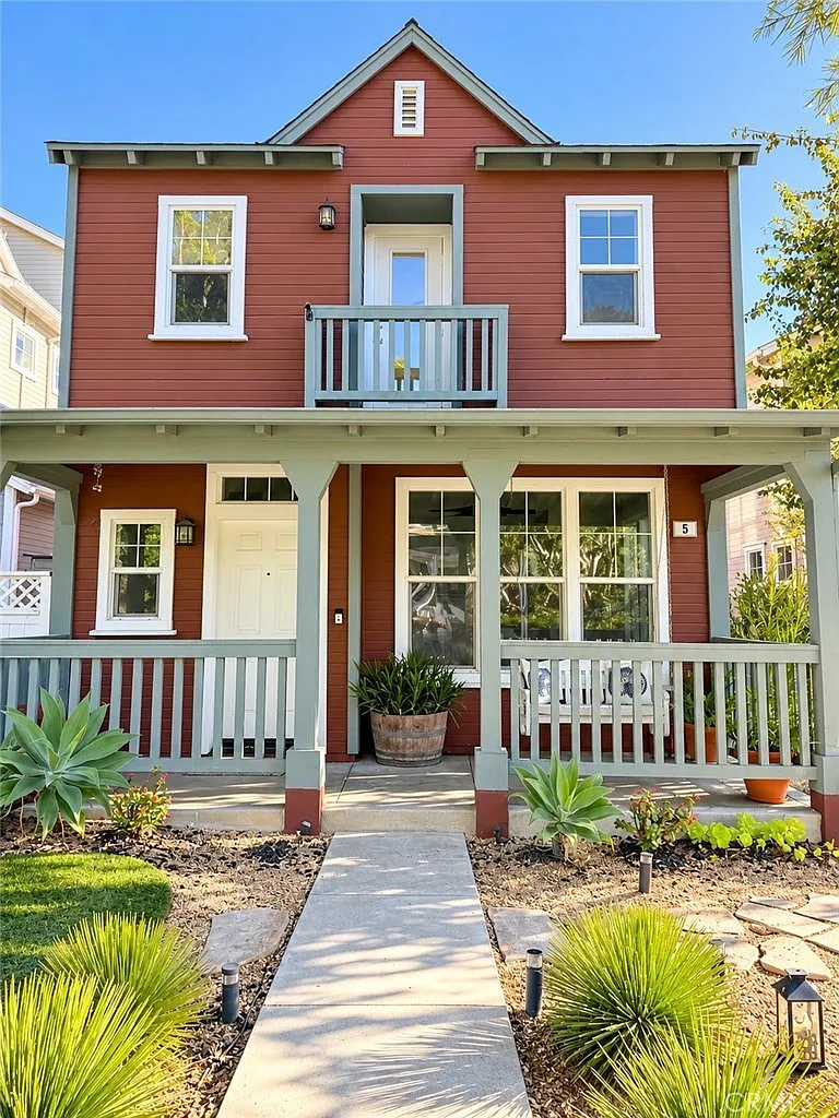 3 bed, 2.5 bath, 1460 sqft, $5,200 — Photo 1