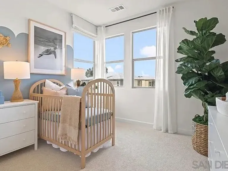 319 Honeysuckle Way — Photo 8