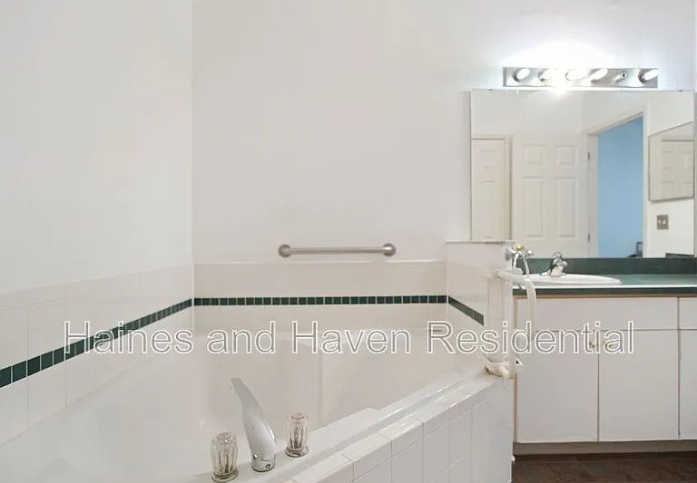 2492 Saint Augustine Blvd — Photo 17