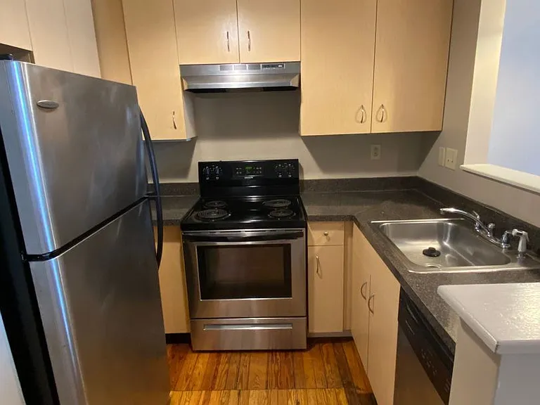 121 W Broad St — Photo 16