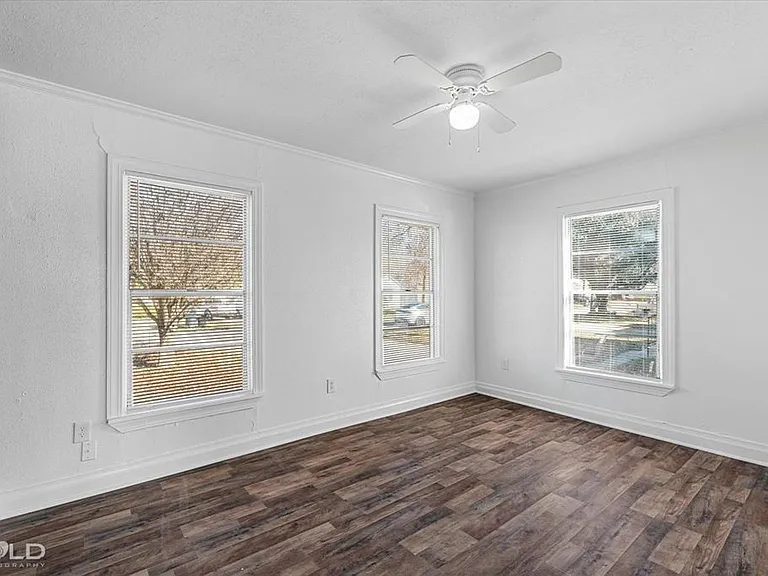 2400 Broadway Dr — Photo 19