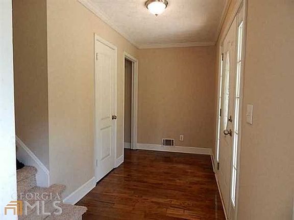 HARDWOOD FOYER!!