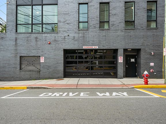 4th image of 1601 Manhattan Ave #203