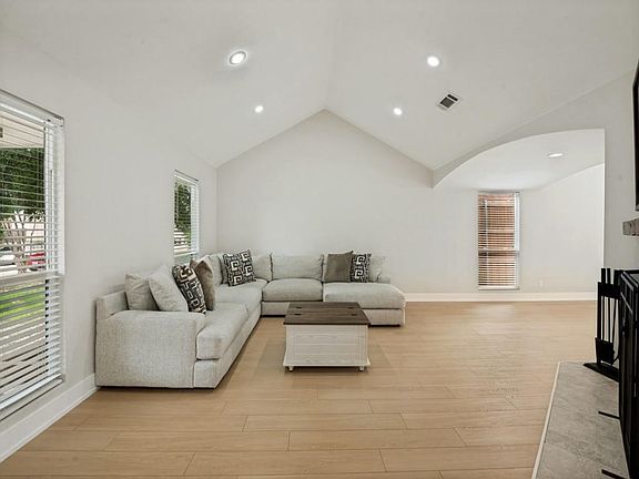 5th image of 4433 Larner St