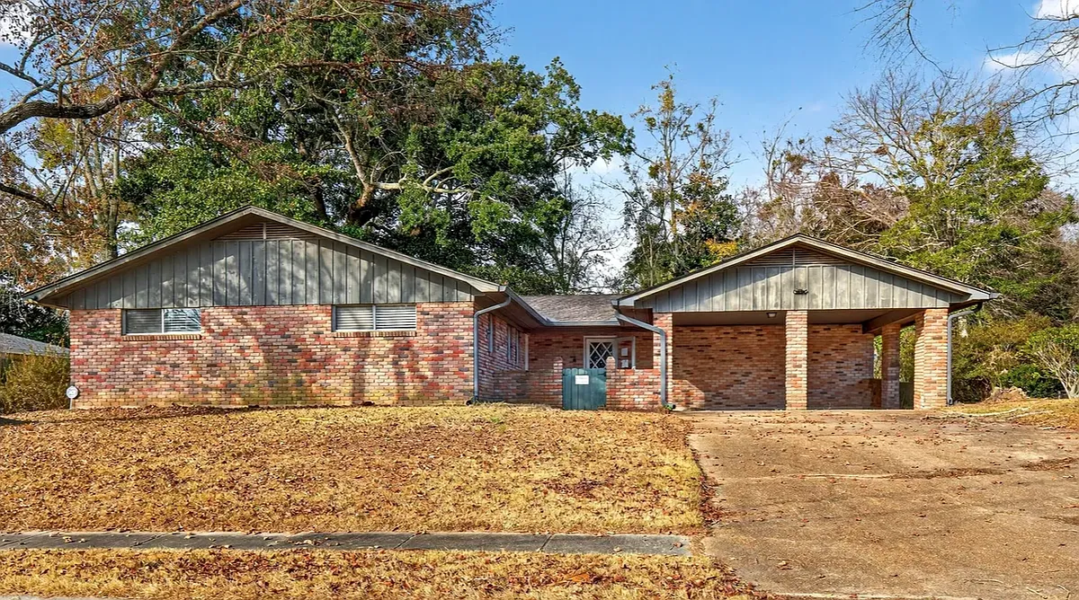 Building Photo - 719 Holly Hills Dr
