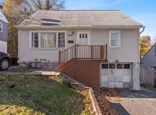 218 Seeley Rd, Syracuse, NY 13224