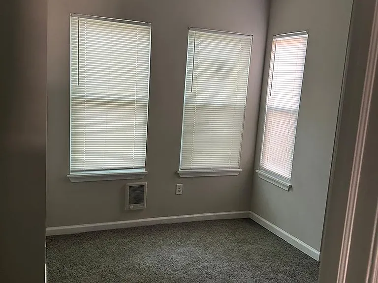 1038 W Orleans St — Photo 4
