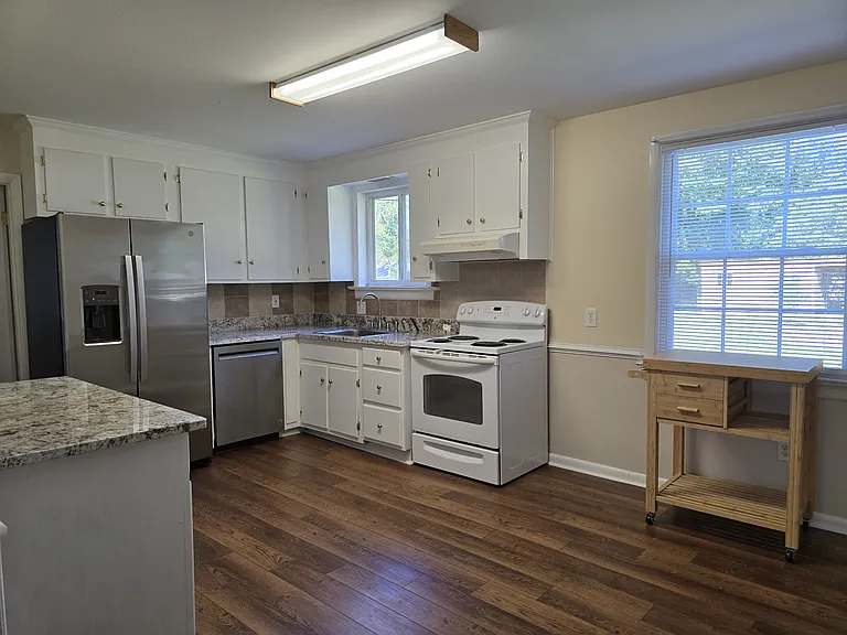 Eat-In Kitchen - Breakfast Nook
