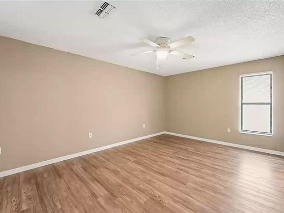 4th image of 1302 Cielo Vista Dr