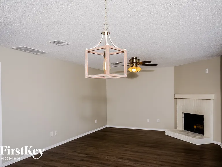 313 Butch Cassidy Dr — Photo 3