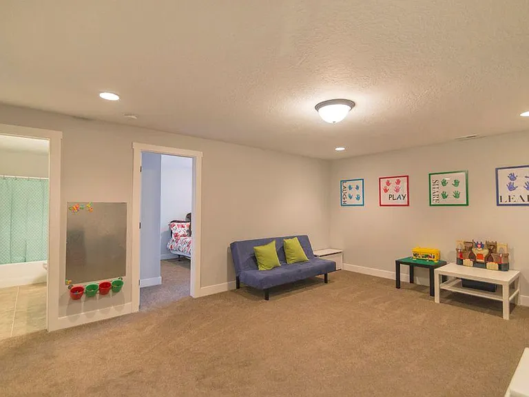 229 E Bridgewater Ln — Photo 30