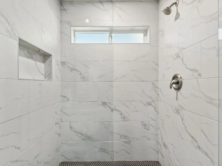 849 N Riverside Dr — Photo 21