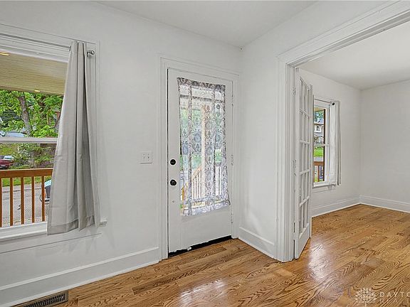5th image of 1253 Epworth Ave