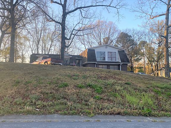 3rd image of 1865 Hamilton Rd