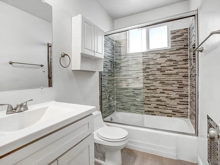 113 N Gale Dr — Photo 12