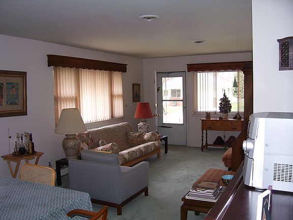 Holiday City Silverton 15 Mt. Katadin Dr. living room
