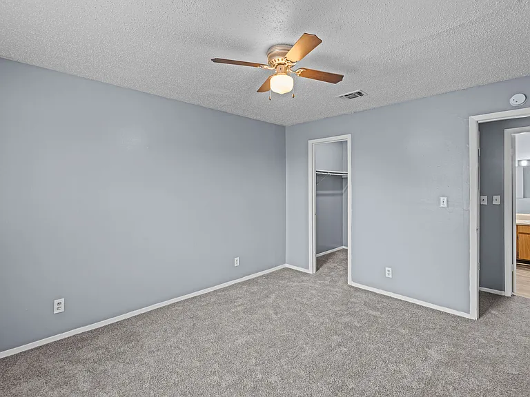 Creekside Apartments — Photo 35