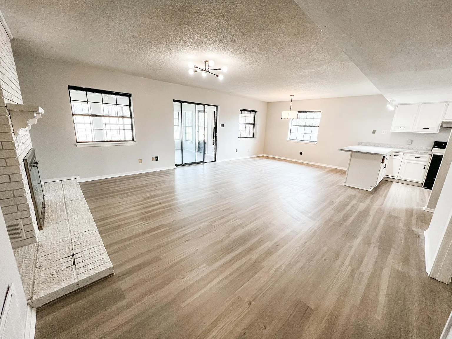 2 bed, 1320 sqft, $1,595 — Photo 4