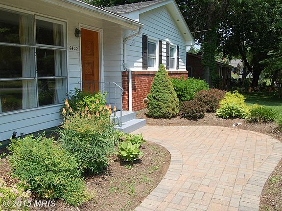 Beautiful paver walkway